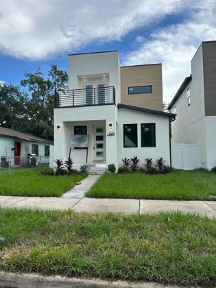 2330 BEACH STREET, TAMPA, Florida 33607, 4 Bedrooms Bedrooms, ,3 BathroomsBathrooms,Residential,For Sale,BEACH,MFRTB8309714