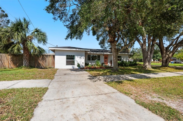 1601 70TH AVENUE, SAINT PETERSBURG, Florida 33702, 4 Bedrooms Bedrooms, ,2 BathroomsBathrooms,Residential,For Sale,70TH,MFRTB8315293