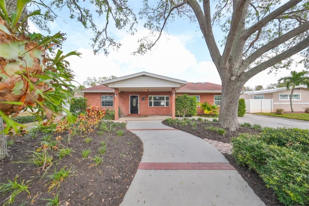 6657 BOUGAINVILLA AVENUE, ST PETERSBURG, Florida 33707, 5 Bedrooms Bedrooms, ,3 BathroomsBathrooms,Residential,For Sale,BOUGAINVILLA,MFRTB8319092