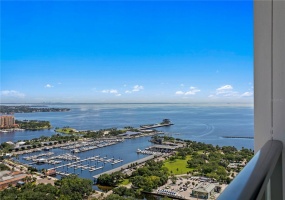 301 1ST STREET, ST PETERSBURG, Florida 33701, 2 Bedrooms Bedrooms, ,3 BathroomsBathrooms,Residential,For Sale,1ST,MFRTB8320299