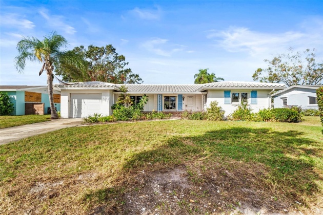 3924 FONTAINEBLEAU DRIVE, TAMPA, Florida 33634, 3 Bedrooms Bedrooms, ,3 BathroomsBathrooms,Residential,For Sale,FONTAINEBLEAU,MFRTB8319161