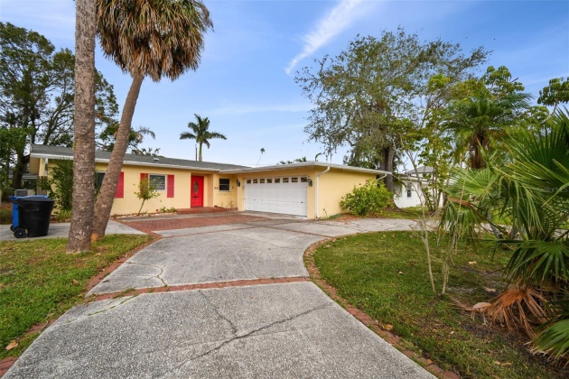 918 SNELL ISLE BOULEVARD, SAINT PETERSBURG, Florida 33704, 3 Bedrooms Bedrooms, ,2 BathroomsBathrooms,Residential,For Sale,SNELL ISLE,MFRTB8320301