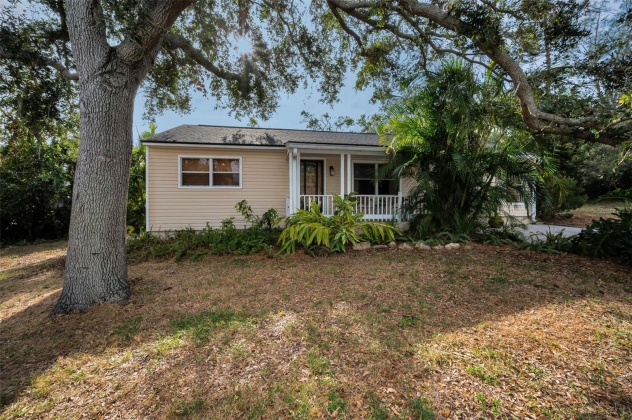 1205 RIVERSIDE DRIVE, TARPON SPRINGS, Florida 34689, 3 Bedrooms Bedrooms, ,2 BathroomsBathrooms,Residential,For Sale,RIVERSIDE,MFRTB8323434