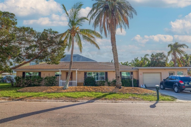 405 16TH AVENUE, INDIAN ROCKS BEACH, Florida 33785, 3 Bedrooms Bedrooms, ,3 BathroomsBathrooms,Residential,For Sale,16TH,MFRTB8323932